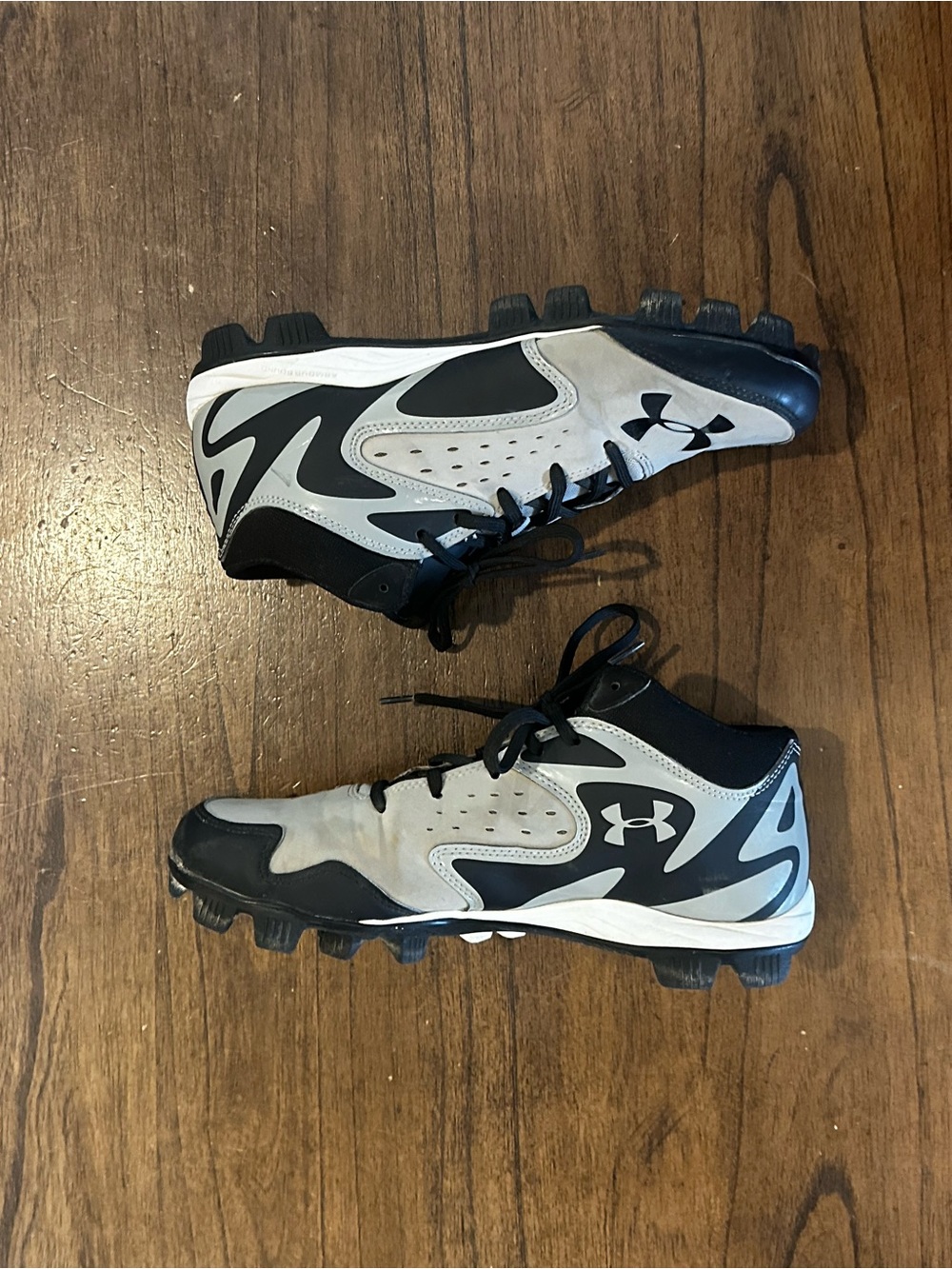 Under Armour Baseball Cleats Mens 9.5 Black White Mid Molded